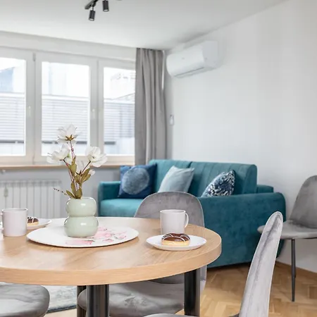Superapart Zelazna 34 Appartement *